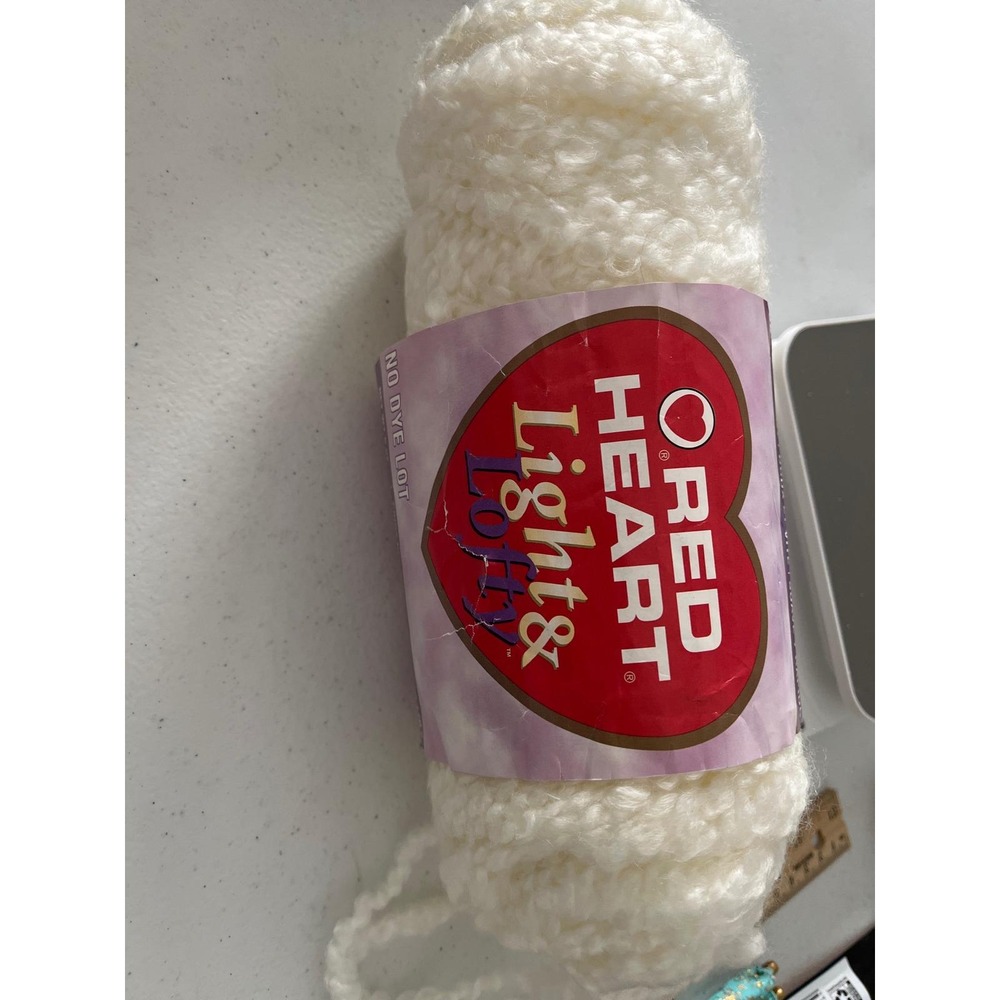 Red Heart Light & Lofty Yarn Puff 9316 White Super Bulky Acrylic No Dye Lot E708